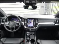 tweedehands Volvo V60 2.0 B3 Plus Dark | Google On Board | Adaptieve Cruise Controle | Apple CarPlay | Panorama Dak | Google Maps Navigatie | Sport interieur |