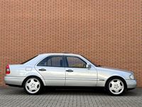 tweedehands Mercedes C180 Sport | Schuif - Kanteldak | Stoelverwarming | Parkeersensoren | Elektrische Ramen | Elektrische Spiegels |