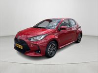 tweedehands Toyota Yaris Hybrid 1.5 Hybrid Active | Licht metalen velgen | Carplay | Camera | Emotional Red |