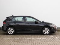 tweedehands VW Golf VIII 1.0 TSI Life Business Adaptive Cruise | Dodehoekdetectie | Navigatie | Parkeersensoren | 4-season banden verlengde garantie tot 16-09-2026 of eerder 100.000km