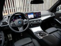 tweedehands BMW 330e 3-SERIE TouringxDrive Hybrid | M Sport | LCI | Widescreen | Leder | Trekhaak | 19 inch |