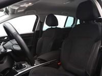 tweedehands Renault Mégane IV Estate TCe 115pk Limited ALL-IN PRIJS! Climate control | Navig | Parkeersensoren achter