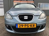 tweedehands Seat Toledo 2.0 FSI Stylance met trekhaak en parkeersensoren en navigatie en bluetooth telefoon / media en airco