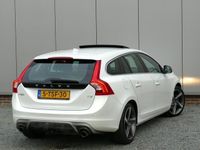 tweedehands Volvo V60 T3 AUT R-Design Nieuwe distributieriem / Schuifdak / Navi / Trekhaak /