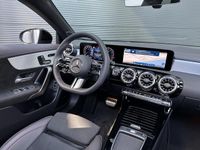tweedehands Mercedes CLA180 AMG Line | Premium Plus | Nightpakket | Panoramadak | 360° Camera | Head-up display | Burmester | Sfeerverlichting | Memorystoelen Verwarmd | Apple & Android Carplay