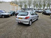 tweedehands Peugeot 206 1.4 Quiksilver Goed rijdende en nette zuinige auto,Airco,Electr pakket, Nieuwe apk bij aflevering.