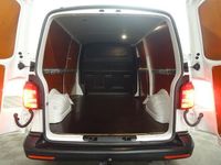 tweedehands VW Transporter 2.0 TDI L2 Comfortline- 3 Pers, Navi, Trekhaak, Clima, Cruise, Bluetooth Audio