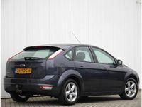 tweedehands Ford Focus 1.6 Comfort 100PK | NL Auto | Trekhaak | Voorruit Verwarming | Bluetooth Voorbereiding | Cruise Control | Airco | Armsteun | Lichtmetalen Velgen | Elektrische Ramen Voor