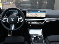 tweedehands BMW 320e 3-SERIE TouringHigh Executive M Sport Automaat / Panoramadak / Adaptieve LED / Active Cruise Control / Sportstoelen / Parking Assistant Plus / Live Cockpit Professional