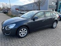 tweedehands Volvo V60 2.0 D3 Kinetic - AUTOMAAT - NAVIGATIE - TREKHAAK !