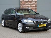 tweedehands BMW 530 5-SERIE Touring d High Executive Aut8, Panoramadak, Navigatie Professional, Leder, Ambienteverlichting, Stoelverwarming, Bi-Xenon Koplampen, PDC, Etc.