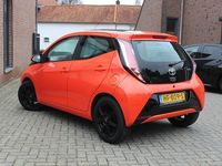 Occasion Toyota Aygo X-wave 69 PK (50 kW) 2015 Oranje Hatchback