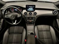 tweedehands Mercedes GLA180 Premium Plus | Automaat | Stoelverwarming | Leder\Stof | Navigatie | AGR Stoelen | Parkeersensoren | Bluetooth |