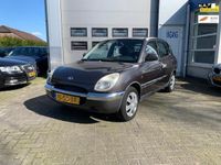 Occasion Daihatsu Sirion 56 PK (41 kW) 2000 Grijs Hatchback