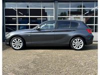 tweedehands BMW 120 1-SERIE i Urban Line Airconditioning, Isofix, Half lederen bekleding, USB/AUX, Cruise Control, 17'' Lichtmetalen velgen, Navigatie, Multifunctioneel stuurwiel, Bluetooth (MET GARANTIE*)