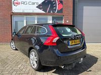 tweedehands Volvo V60 1.6 T3 Momentum / Leder / Navi / PDC / Cruise