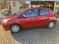 Occasion Toyota Yaris Hybrid 2016 Rood (metallic) Hatchback