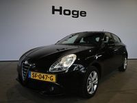 tweedehands Alfa Romeo Giulietta 1.4 T Distinctive Airco ECC PDC Licht metaal Xenon