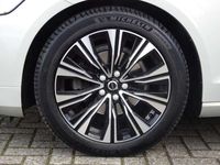 tweedehands Volvo V60 2.0 D4 Momentum | Apple CarPlay | Androis Auto | Climate Controle | 18"LM Velgen | Birch Light | Leder interieur |
