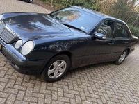 Occasion Mercedes E220 Classic 143 PK (105 kW) 2001 Blauw Sedan