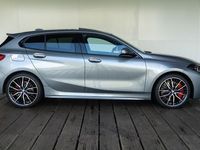 tweedehands BMW 118 1-SERIE i High Executive M Sportpakket Pro / Achteruitrijcamera / Glazen panoramadak / Elektrisch verwarmde voorstoelen /