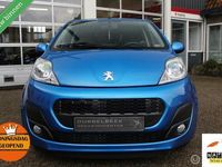 tweedehands Peugeot 107 1.0-12V 5-Deurs Facelift 2 Active-Sport Airconditioning Centrale Deurvergrendeling Elektrische Ramen Stuurbekrachtiging Lederstuur Radio/Cd/Aux 12Volt Aansluiting Zwart Interieur Isofix Privacy/Zonwerend Glas Métallic Lak Mistlampen V+A Dist