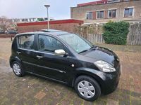 Occasion Daihatsu Sirion 69 PK (50 kW) 2007 Zwart Hatchback