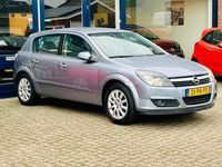 tweedehands Opel Astra 1.6 Cosmo 105PK 5 deurs! Airco l Cruise l TREKHAAK