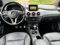 tweedehands Mercedes B180 Ambition / NAVI / LEER / AIRCO / CRUISE / STOELVER