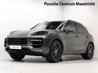 Nieuw Porsche Cayenne Black Edition 470 PK (345 kW) 2025 Grijs SUV