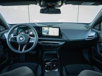 Nieuw BMW 120 Executive 2026 Blauw Hatchback