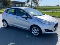 Occasion Ford Fiesta Style 80 PK (58 kW) 2016 Grijs, metallic lak Hatchback