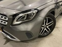 tweedehands Mercedes GLA180 Premium Aut. 62DKM/LED/LEER-SPORT/CAMERA/NAVI/18"LMV/PARKEERSENSOREN/AFN.TREKHAAK
