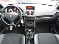 tweedehands Peugeot 207 1.4 VTi Allure trekhaak panoramadak