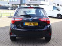 tweedehands Toyota Yaris 1.5 HYBRID 5-DEURS NAVI CRUISE STOELVERW. LM-VELGEN PARKEERCAMERA DEALERONDERHOUDEN