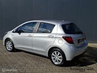 tweedehands Toyota Yaris 1.5 Hybrid Comfort / CAMERA / LAGE KM. STAND / ENZ.