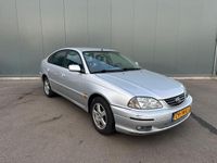 Occasion Toyota Avensis Luna 110 PK (80 kW) 2002 Grijs Hatchback