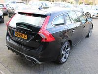 tweedehands Volvo V60 2.0T R-DESIGN AUTOMAAT/ LEDER- NAVI- XENON- AFN.TREKHAAK- PERFECT ONDERHOUDEN !