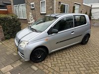 Occasion Daihatsu Cuore 58 PK (42 kW) 2008 Grijs (metallic) Hatchback