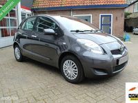 tweedehands Toyota Yaris 1.0-12V 5-Deurs VVT-I Facelift Cool/Comfort Airconditioning In Hoogte Verstelbare Voorstoel Boordcomputer Bluetooth Handsfree Radio/Cd/Aux Leder-/Multifunctioneel Stuur Centrale Vergrendeling Elektrische Ramen+Spiegels Stuurbekrachtiging Isof