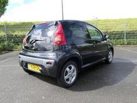 Occasion Peugeot 107 Urban Move 68 PK (50 kW) 2010 Zwart, metallic lak Hatchback
