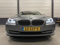 tweedehands BMW 523 5-SERIE i 6-Cil. High Exe 164DKM/LEER/NAVI PRO/XENON-LED/18"LMV/STOELVERWARMING/PDC/AFN.TREKHAAK/ORIG.NL AUTO PERFECT ONDERHOUDEN