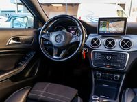 tweedehands Mercedes GLA180 GLAAutomaat Urban Line | Ambition Pakket | Panoramadak | Bi-Xenon | Sfeerverlichting | Parktronic | Spiegelpakket