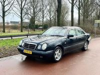 tweedehands Mercedes E200 AIRCO!LEDER!HANDBAK!APK!KOOPJE!