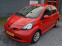 Occasion Toyota Aygo 68 PK (50 kW) 2006 Rood Hatchback