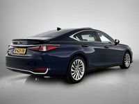 Occasion Lexus ES300H President Line 218 PK (160 kW) 2023 Blauw metallic Sedan