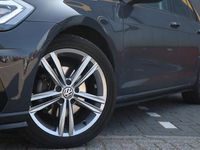 tweedehands VW Golf VII 1.5 TSI R-line Automaat | Pano | digital dash |