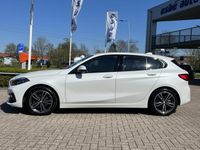 tweedehands BMW 118 1-SERIE i Automaat Sportline Executive Edition Navi Prof Camera Sportonderstel Sportstoelen Lichtmetaal Parkeersenosren v+a Clima + Cruise Controle NL Auto