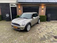 tweedehands Mini ONE 50 th anniversary uitvoering - onderhoud bekend - zeer nette sta