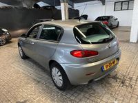 tweedehands Alfa Romeo 147 1.6 Leder loopt 3 cilinder